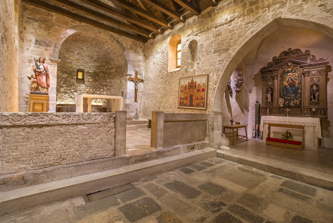 Interior de la iglesia de Santa Lucía en Jurandvor